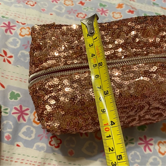 Barely used make up / accessories cases - two - Picture 4 of 8